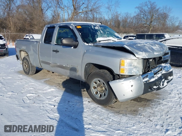 2010 Chevrolet Silverado 1500 LS with VIN 1GCSCREA8AZ275862, listed as a IAAI auction lot 41621090 with 280,598 mi miles. Bid and sale history available at carsss.com. Image 1.