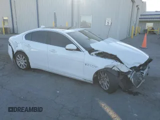 2019 Jaguar XE 25t with VIN SAJAR4FX2KCP48452, listed as a Copart auction lot 77409984 with 62,204 mi miles and Salvage Title. Bid and sale history available at carsss.com. Image 4.