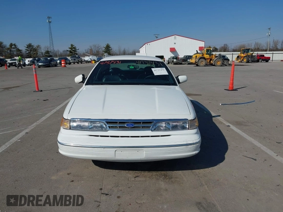 1995 Ford Crown Victoria LX с VIN 2FALP74W3SX123480, выставлен на аукционе IAAI как лот 41737431 с пробегом Не указан миль и . История ставок и продаж доступна на DreamBid. Изображение 12.