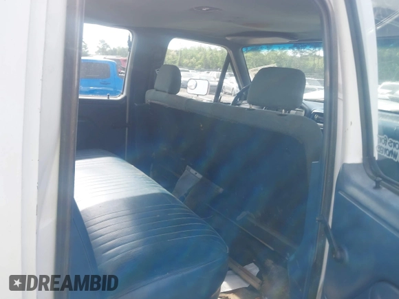 1996 Ford F-350 with VIN 1FTJW35F8TEA09134, listed as a IAAI auction lot 42120588 with 363,876 mi miles and . Bid and sale history available at DreamBid. Image 8.