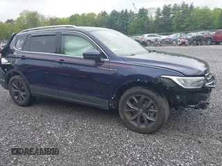 2022 Volkswagen Tiguan SE z VIN 3VV2B7AX1NM165598, wystawiony jako IAAI lot #42321305 z przebiegiem 43 483 mil mil oraz . Historia ofert i sprzedaży dostępna na DreamBid. Obrazek 1.