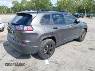 2021 Jeep Cherokee Latitude Plus z VIN 1C4PJMLB6MD117029, wystawiony jako IAAI lot #42167039 z przebiegiem 68 717 mil mil oraz . Historia ofert i sprzedaży dostępna na DreamBid. Obrazek 4.