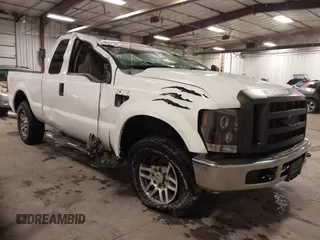 2008 Ford Super Duty F-250 SRW XL with VIN 1FTSX21R18EE30647, listed as a IAAI auction lot 41588298 with 228,680 mi miles. Bid and sale history available at carsss.com. Image 1.
