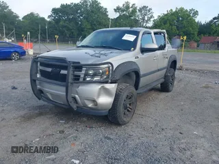 2007 Chevrolet Avalanche 1LT z VIN 3GNFK12397G113640, wystawiony jako IAAI lot #42481126 z przebiegiem 225 286 mil mil oraz . Historia ofert i sprzedaży dostępna na DreamBid. Obrazek 2.