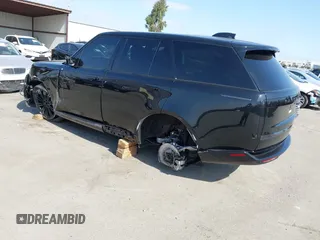 2025 Land Rover Range Rover SE z VIN SALKP9FU4SA281132, wystawiony jako IAAI lot #42116456 z przebiegiem 7 016 mil mil oraz . Historia ofert i sprzedaży dostępna na DreamBid. Obrazek 3.