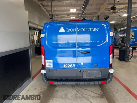 2017 Ford Transit z VIN 1FTYE1ZM1HKA12366, wystawiony jako IAAI lot #42501054 z przebiegiem 199 105 mil mil oraz . Historia ofert i sprzedaży dostępna na DreamBid. Obrazek 13.