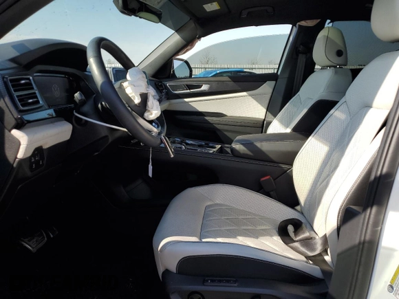 2024 Volkswagen Atlas SEL Premium R-Line with VIN 1V2FE2CA7RC219611, listed as a Copart auction lot 46862235 with 17,570 mi miles and Salvage title. Bid and sale history available at DreamBid. Image 7.