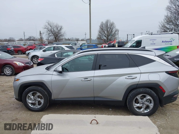2022 Hyundai Tucson SEL z VIN 5NMJB3AE4NH092795, wystawiony jako IAAI lot #41945158 z przebiegiem 40 441 mil mil oraz . Historia ofert i sprzedaży dostępna na DreamBid. Obrazek 14.