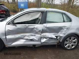 2005 Volkswagen Jetta 2.5L с VIN 3VWRF71K35M637013, выставлен на аукционе IAAI как лот 40970119 с пробегом 214 426 миль миль и . История ставок и продаж доступна на DreamBid. Изображение 14.