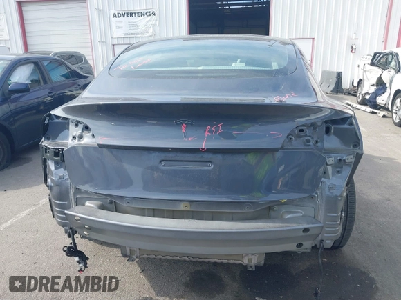 2023 Tesla Model 3 z VIN 5YJ3E1EA0PF577869, wystawiony jako IAAI lot #41468956 z przebiegiem 38 760 mil mil oraz . Historia ofert i sprzedaży dostępna na DreamBid. Obrazek 16.