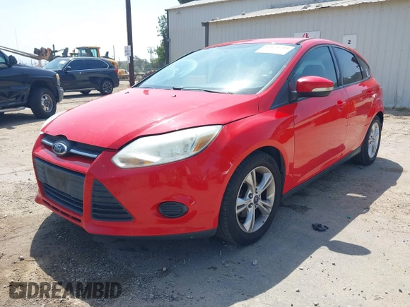 2014 Ford Focus SE z VIN 1FADP3K24EL119243, wystawiony jako IAAI lot #42121759 z przebiegiem 123 887 mil mil oraz . Historia ofert i sprzedaży dostępna na DreamBid. Obrazek 2.