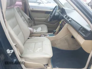 1990 Mercedes-Benz 300 E с VIN WDBEA30D5LB186360, выставлен на аукционе IAAI как лот 42502197 с пробегом 226 135 миль миль и . История ставок и продаж доступна на DreamBid. Изображение 5.
