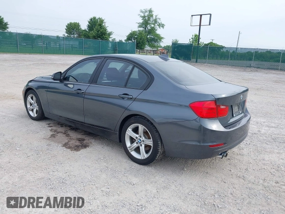 2014 BMW 3 Series 328i z VIN WBA3A5C58EP600887, wystawiony jako IAAI lot #42511539 z przebiegiem 137 055 mil mil oraz . Historia ofert i sprzedaży dostępna na DreamBid. Obrazek 3.
