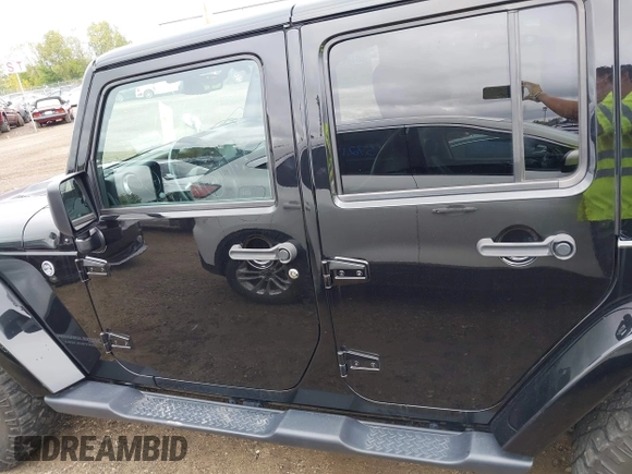 2018 Jeep Wrangler JK Unlimited Altitude with VIN 1C4BJWEG7JL881133, listed as a IAAI auction lot 40404302 with 95,726 mi miles. Bid and sale history available at carsss.com. Image 14.