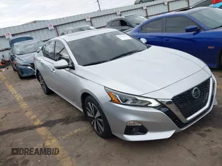 2020 Nissan Altima 2.5 SL with VIN 1N4BL4EW0LC137436, listed as a IAAI auction lot 41541138 with 76,193 mi miles. Bid and sale history available at carsss.com. Image 1.