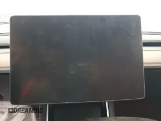 2020 Tesla Model Y Long Range z VIN 5YJYGDEE7LF057909, wystawiony jako Copart lot #50435535 z przebiegiem Nie podano mil oraz Nie do naprawy • Non repairable. Historia ofert i sprzedaży dostępna na DreamBid. Obrazek 9.