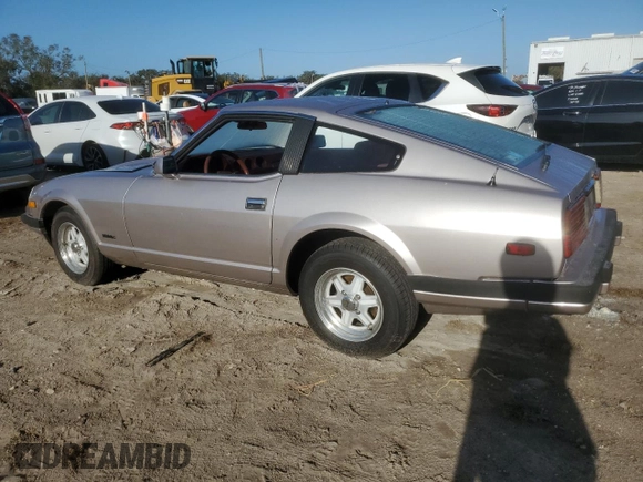 1983 Datsun 280ZX z VIN JN1HZ04S0DX560086, wystawiony jako Copart lot #79178604 z przebiegiem 183 309 mil mil oraz Szkody całkowita. Historia ofert i sprzedaży dostępna na DreamBid. Obrazek 2.