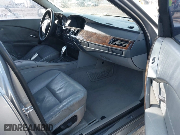 2007 BMW 5 Series 525i z VIN WBANE53507CW60783, wystawiony jako IAAI lot #42259642 z przebiegiem 279 348 mil mil oraz . Historia ofert i sprzedaży dostępna na DreamBid. Obrazek 5.