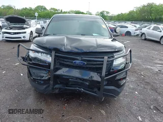 2016 Ford Police Interceptor Utility z VIN 1FM5K8AR8GGC35822, wystawiony jako IAAI lot #42091991 z przebiegiem 221 812 mil mil oraz . Historia ofert i sprzedaży dostępna na DreamBid. Obrazek 12.