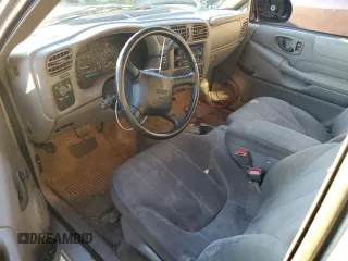 2003 GMC Sonoma with VIN 1GTCS19H638195758, listed as a Copart auction lot 83080674 with 152,104 mi miles and Salvage Title. Bid and sale history available at DreamBid. Image 8.