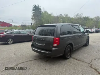2019 Dodge Grand Caravan SE with VIN 2C4RDGBG2KR718687, listed as a Copart auction lot 55877605 with 199,604 mi miles and Clean Title. Bid and sale history available at DreamBid. Image 4.