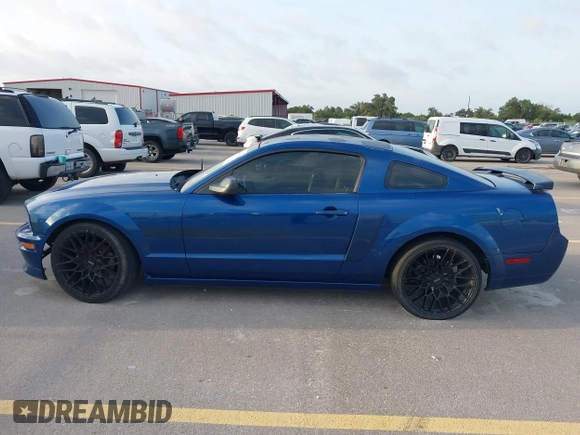 2007 Ford Mustang GT Deluxe с VIN 1ZVHT82H575243065, выставлен на аукционе IAAI как лот 42467593 с пробегом 316 877 миль миль и . История ставок и продаж доступна на DreamBid. Изображение 14.
