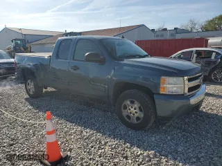 2008 Chevrolet Silverado 1500 LT w/1LT with VIN 2GCEC19J881264906, listed as a Copart auction lot 52317475 with 219,928 mi miles and Salvage Title. Bid and sale history available at carsss.com. Image 4.