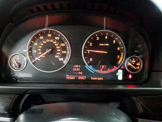 2012 BMW 5 Series 535i xDrive z VIN WBAFU7C56CDU59798, wystawiony jako Copart lot #84468134 z przebiegiem 181 664 mil mil oraz Szkoda całkowita • Salvage title. Historia ofert i sprzedaży dostępna na DreamBid. Obrazek 9.