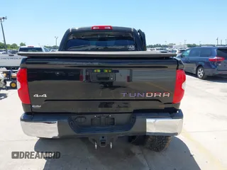 2016 Toyota Tundra SR5 z VIN 5TFDW5F16GX568087, wystawiony jako IAAI lot #42061804 z przebiegiem 113 906 mil mil oraz . Historia ofert i sprzedaży dostępna na DreamBid. Obrazek 16.