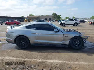 2021 Ford Mustang GT z VIN 1FA6P8CF3M5117977, wystawiony jako IAAI lot #42100989 z przebiegiem 13 557 mil mil oraz . Historia ofert i sprzedaży dostępna na DreamBid. Obrazek 14.