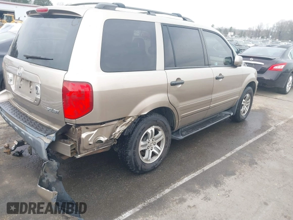 2005 Honda Pilot EX-L with VIN 5FNYF18545B052618, listed as a IAAI auction lot 41798972 with 250,118 mi miles. Bid and sale history available at carsss.com. Image 4.