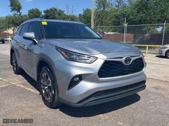 2020 Toyota Highlander XLE with VIN 5TDGZRAH2LS509392, listed as a Copart auction lot 54594555 with 123,365 mi miles and Clean Title. Bid and sale history available at carsss.com. Image 1.