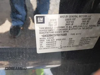 2015 GMC Yukon SLT with VIN 1GKS2BKC5FR275085, listed as a IAAI auction lot 42025693 with Not Provided miles. Bid and sale history available at carsss.com. Image 9.