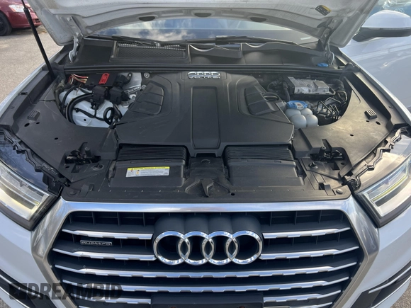 2017 Audi Q7 Premium Plus z VIN WA1LAAF72HD005719, wystawiony jako IAAI lot #42019701 z przebiegiem 154 276 mil mil oraz . Historia ofert i sprzedaży dostępna na DreamBid. Obrazek 9.
