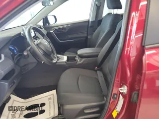 2023 Toyota RAV4 Hybrid LE z VIN 4T3LWRFV3PU096313, wystawiony jako IAAI lot #42841645 z przebiegiem 19 678 mil mil oraz . Historia ofert i sprzedaży dostępna na DreamBid. Obrazek 11.