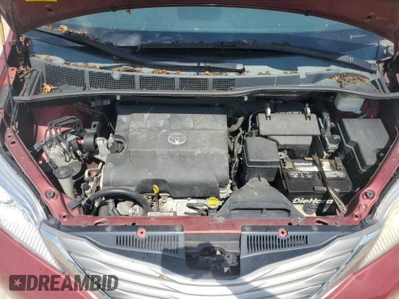 2012 Toyota Sienna XLE AAS z VIN 5TDYK3DC9CS243892, wystawiony jako Copart lot #61198555 z przebiegiem 129 061 mil mil oraz Nie do naprawy • Non repairable. Historia ofert i sprzedaży dostępna na DreamBid. Obrazek 12.