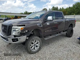 2017 Nissan Titan SL z VIN 1N6BA1F27HN547900, wystawiony jako Copart lot #61768145 z przebiegiem 148 383 mil mil oraz Szkoda całkowita • Salvage title. Historia ofert i sprzedaży dostępna na DreamBid. Obrazek 1.