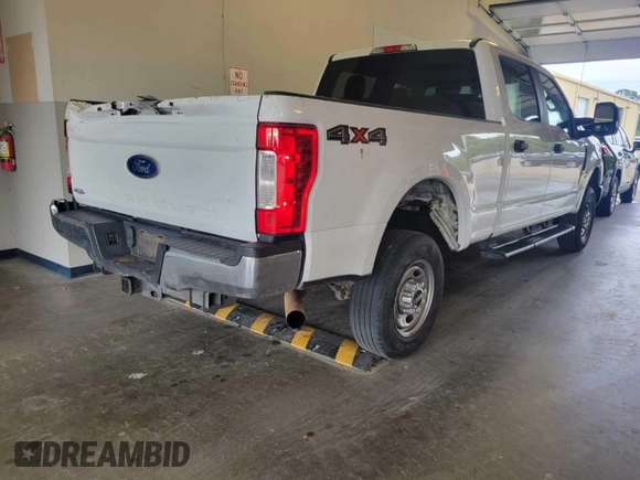 2019 Ford F-250 XL z VIN 1FT7W2B68KEF37148, wystawiony jako IAAI lot #42569097 z przebiegiem 201 085 mil mil oraz . Historia ofert i sprzedaży dostępna na DreamBid. Obrazek 32.