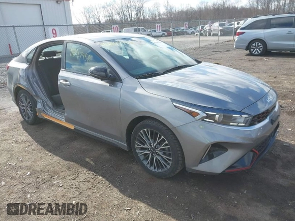 2023 Kia Forte GT-Line z VIN 3KPF54AD4PE553188, wystawiony jako IAAI lot #41847958 z przebiegiem 27 820 mil mil oraz . Historia ofert i sprzedaży dostępna na DreamBid. Obrazek 1.