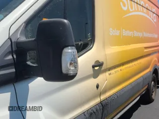 2020 Ford Transit Cargo z VIN 1FTBR1XG3LKB79165, wystawiony jako IAAI lot #42763042 z przebiegiem 140 992 mil mil oraz . Historia ofert i sprzedaży dostępna na DreamBid. Obrazek 9.