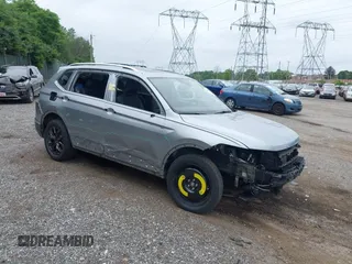 2022 Volkswagen Tiguan SE z VIN 3VV2B7AX0NM159615, wystawiony jako IAAI lot #42399370 z przebiegiem 25 352 mil mil oraz . Historia ofert i sprzedaży dostępna na DreamBid. Obrazek 1.