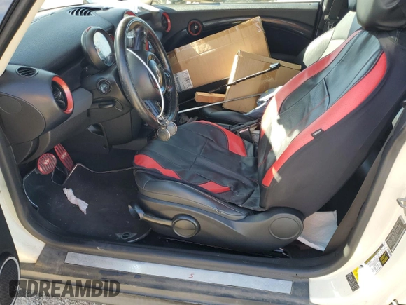 2012 MINI Hardtop S z VIN WMWSV3C55CTY19041, wystawiony jako Copart lot #52653075 z przebiegiem Nie podano mil oraz Czysty tytuł • Clean title. Historia ofert i sprzedaży dostępna na DreamBid. Obrazek 7.