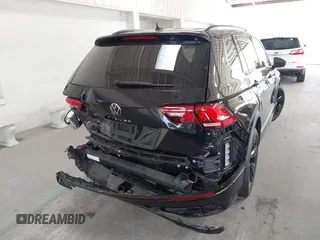2024 Volkswagen Tiguan SE R-Line Black z VIN 3VVCB7AX4RM106944, wystawiony jako IAAI lot #42121362 z przebiegiem 11 777 mil mil oraz . Historia ofert i sprzedaży dostępna na DreamBid. Obrazek 17.