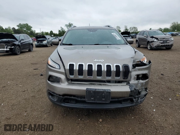 2018 Jeep Cherokee Latitude с VIN 1C4PJLCB3JD573513, выставлен на аукционе Copart как лот 57308025 с пробегом 69 086 миль миль и Списание • Salvage title. История ставок и продаж доступна на DreamBid. Изображение 5.