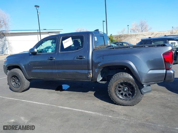 2018 Toyota Tacoma SR5 with VIN 3TMAZ5CN0JM077058, listed as a IAAI auction lot 41685472 with NaN miles. Bid and sale history available at carsss.com. Image 15.