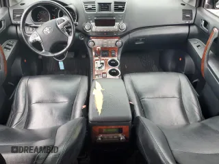 2011 Toyota Highlander Limited z VIN 5TDDK3EH0BS047928, wystawiony jako Copart lot #65211764 z przebiegiem 176 558 mil mil oraz Szkoda całkowita • Salvage title. Historia ofert i sprzedaży dostępna na DreamBid. Obrazek 8.