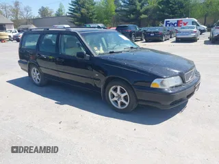 2000 Volvo V70 with VIN YV1LW61J1Y2684492, listed as a IAAI auction lot 42241356 with 888,888 mi miles and . Bid and sale history available at DreamBid. Image 1.