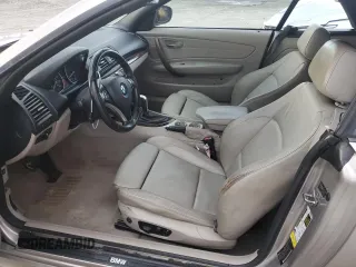 2010 BMW 1 Series 128i z VIN WBAUL7C53AVJ77295, wystawiony jako Copart lot #86122734 z przebiegiem 138 270 mil mil oraz Szkoda całkowita • Salvage title. Historia ofert i sprzedaży dostępna na DreamBid. Obrazek 7.