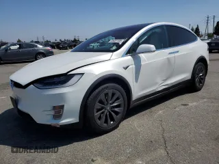 2017 Tesla Model X 90D z VIN 5YJXCAE22HF060834, wystawiony jako Copart lot #58451105 z przebiegiem 58 299 mil mil oraz Szkoda całkowita • Salvage title. Historia ofert i sprzedaży dostępna na DreamBid. Obrazek 1.