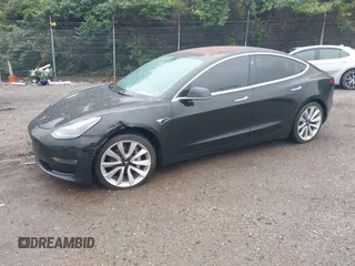 2018 Tesla Model 3 Long Range Battery z VIN 5YJ3E1EB1JF170479, wystawiony jako IAAI lot #42290687 z przebiegiem 69 495 mil mil oraz . Historia ofert i sprzedaży dostępna na DreamBid. Obrazek 2.